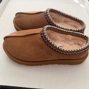 UGG Tasman Slippers Chestnut size 7 Slip-On Shoes